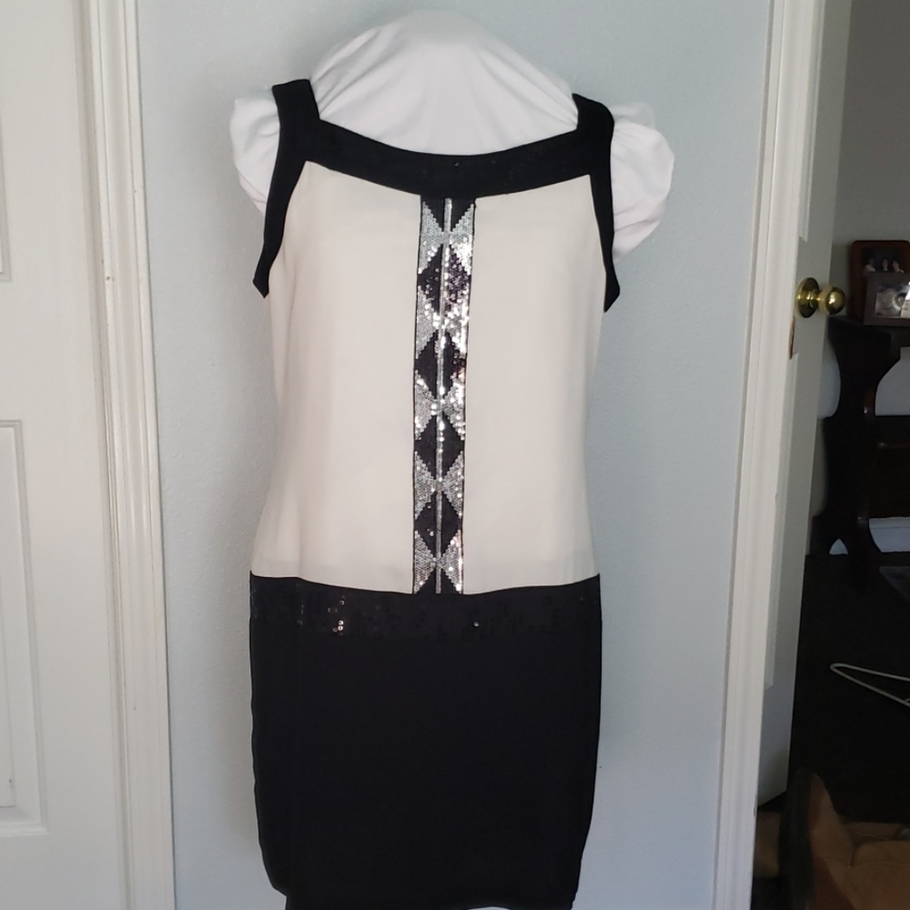 Fun cocktail dress - very 60s mod vibe